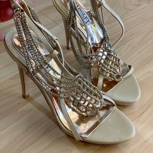 Badgley Mischka 5.5 US Beige/ Gold Chain Heels